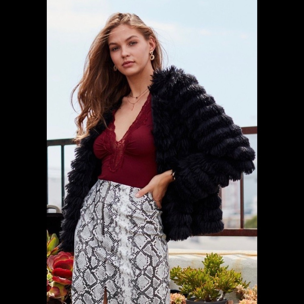 Black Fluffy shaggy cardigan slim jacket. - Picture 2 of 5